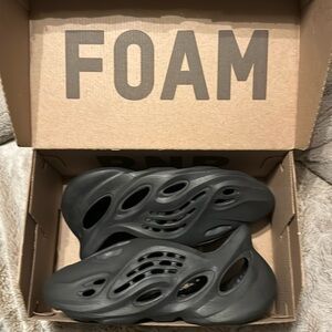 Adidas Yeezy foam runner onyx size 8